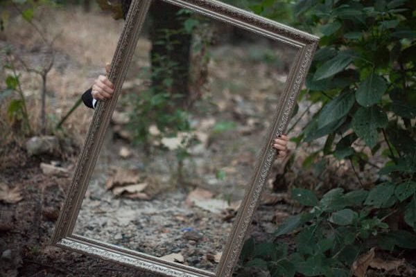 Yüz Tutmuş Aynalar / Mery Yolvercan