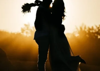 Kahramanım Sensin /  Zehra Yaden