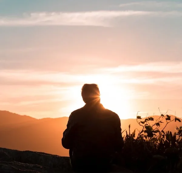 Elde Var Yalnızlık  /  Erkan Eren