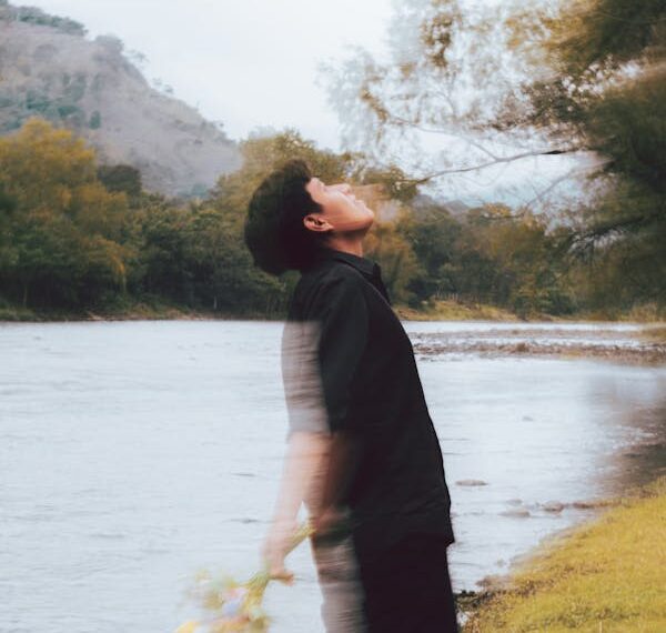 Kurtul Şu Amansız Sudan / Galip Uçar