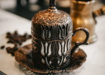  Bir  Kahvenin  Hatırası /  Özlem Karaca