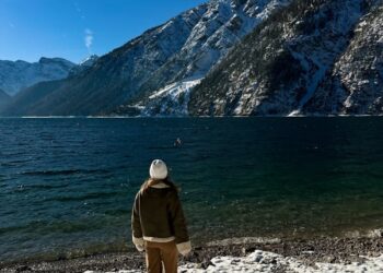 Üşüyorum / Aslıhan Ak