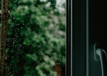 Gelmesin  Bahar / Leyla Yiğit Kaya