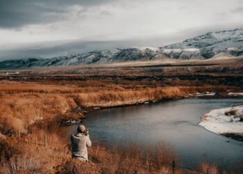    Çoraklaşan Bir Dünyanın Çağdaş Destanı; Çorak Ülke / Kazım Aldoğan