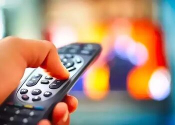 İnce Uzun Siyah Plastik / Gizem Engin