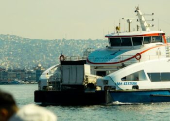 Bir Gençlik Görüyorum / Semina İdil