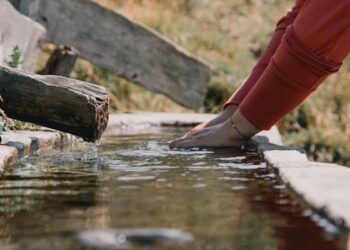 Çeşme Başında / Mehmet Ergür