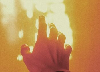 Kanadı Görünmeyen Bir Kuştur “Umut” / Zümrüd-ü Sabah