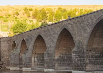 Kumral Güzel / Askeri Turan