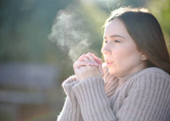 Üşümen Normal / Mir Murat Demir