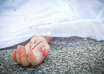 Zor Gelen / Ulviye Kara Akcoş