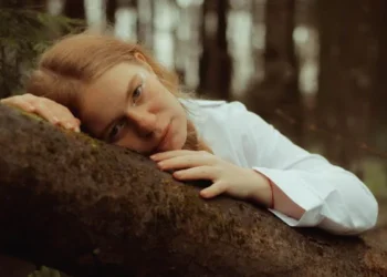 Sessiz Sohbet / Esra Sönmez