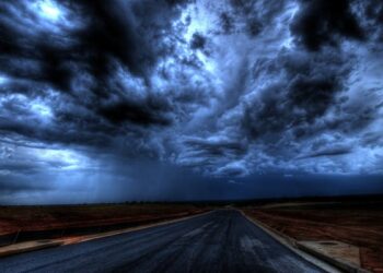 Kızılca Kıyamet / Anıl Mansuroğlu