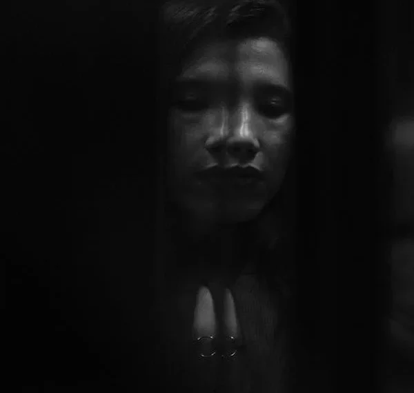 Burada ve Hiçbir Yerde / Binnaz Deniz Yıldız