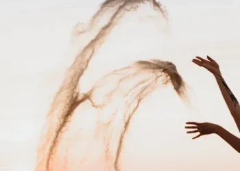 Bütün Mümkünlerin Kıyısı / Galip Uçar