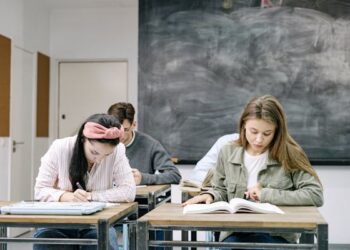 Kalemimdeki Sancılar / Elif Kahriman