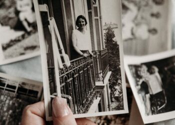 Yıllardan İsimsiz Biriyim / Ezel Altunışık