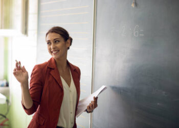 Ben Bir Öğretmenim / Leyla Güven