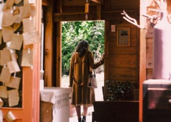 Vedalar Güzel Yürekleri Acıtır / Hatice Erdemci