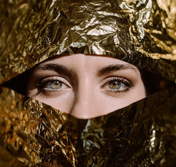 Senin Gözlerin / Sosyal Düşünür