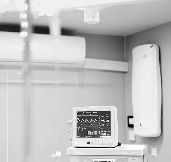 Entübe Aşklar Hastanesi / Batuhan Kolburan