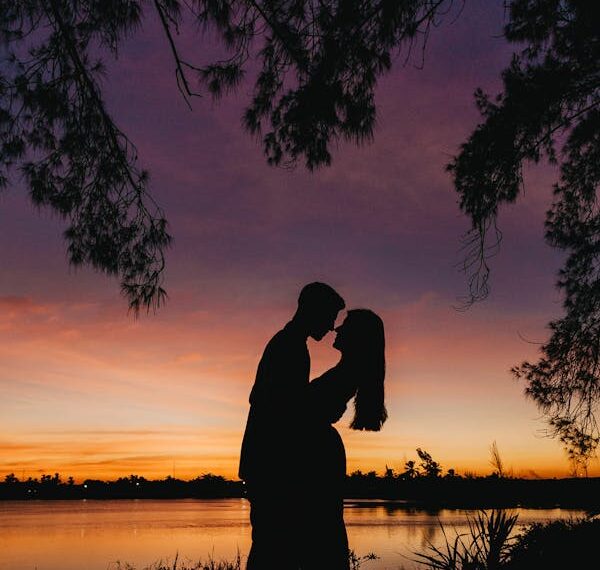 Gülüşünden Bir Katık Eyle Kesik Yüreğime / Zümrüd-ü Sabah