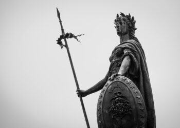 Av  Mevsimi /  Binnaz Deniz Yıldız