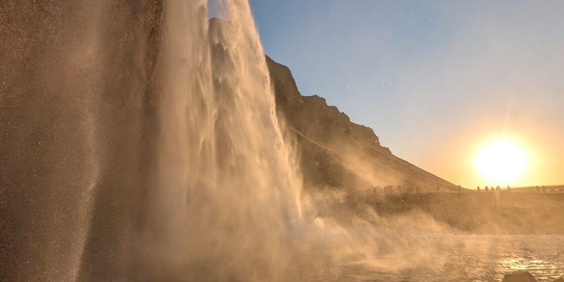 Vuslat-ı Leyl: Kelimelerin Aşkla Dansı / Zümrüd-Ü Sabah