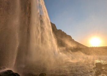 Vuslat-ı Leyl: Kelimelerin Aşkla Dansı  / Zümrüd-Ü  Sabah