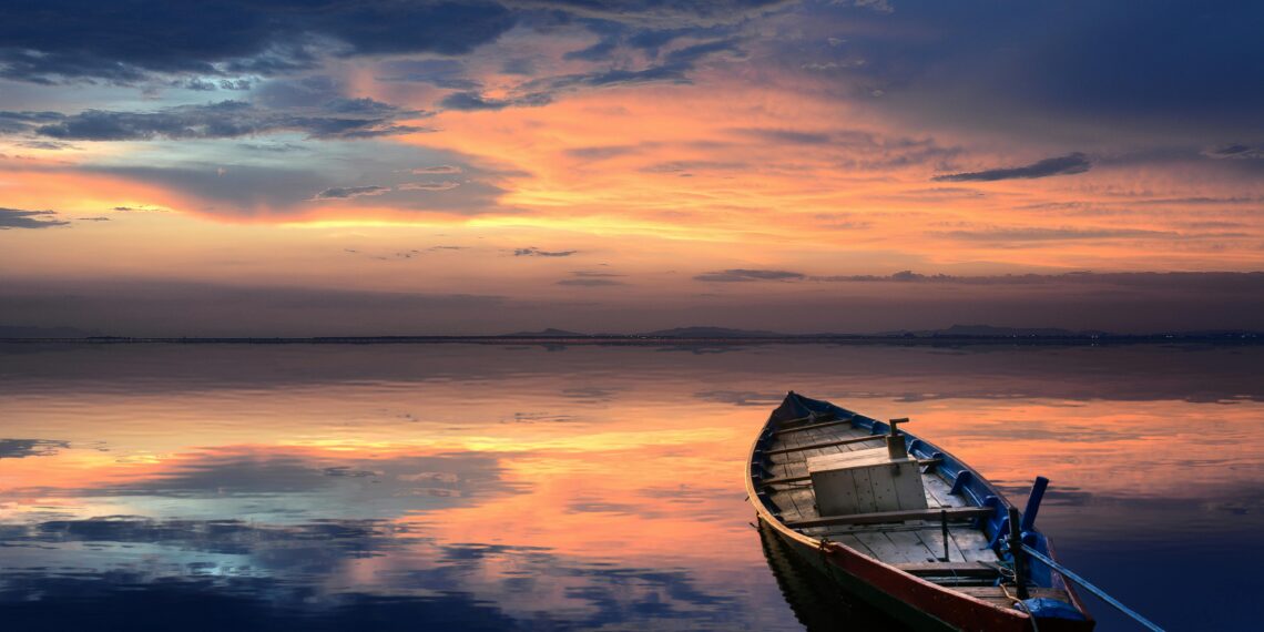 Dada Kahverengisi Denizlerden Bir Sahne / Galip Uçar