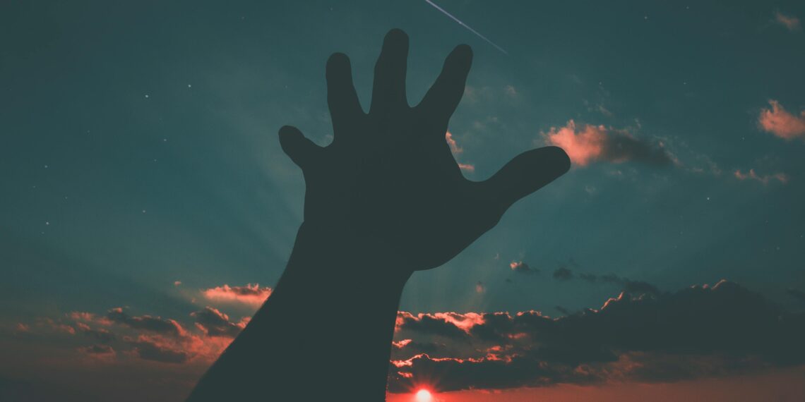 Her Şey Seni Haykırıyor Fısıltıyla / Galip Uçar