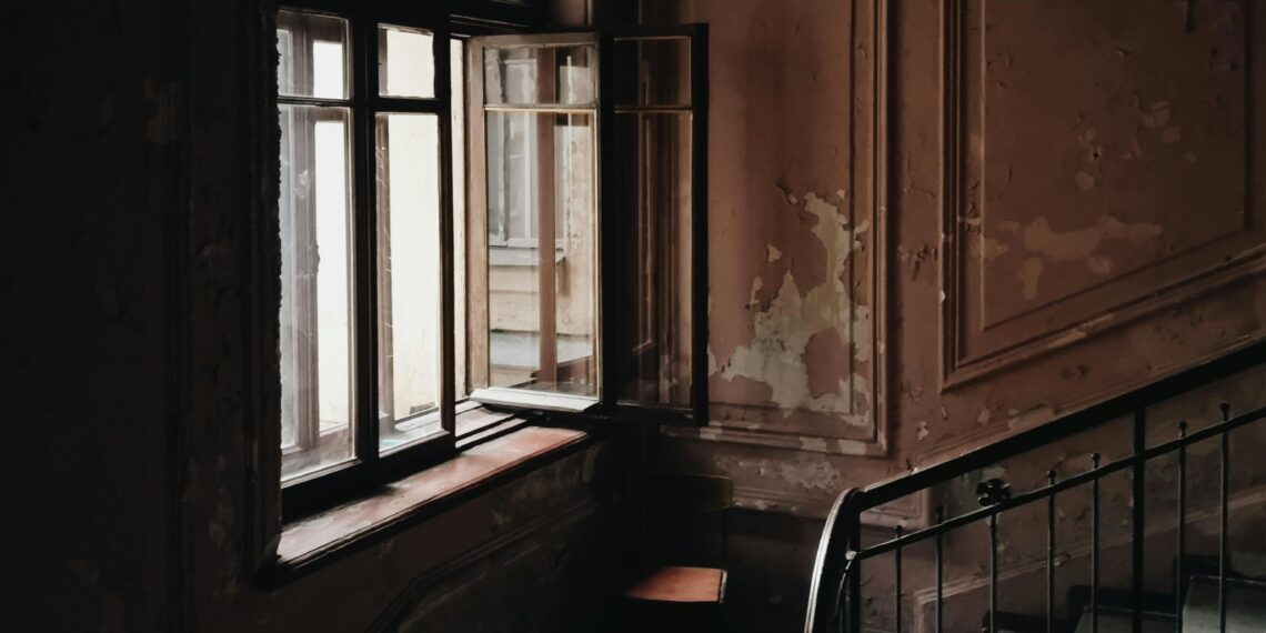 Bölüm 1: Sessiz Adımlar