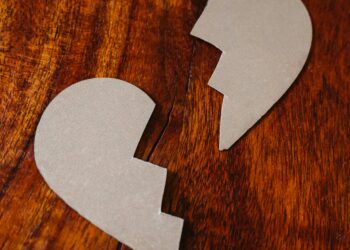 Gitme /   Aysel  Ürkmez  Artıktay