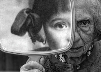 DÜŞEN AKLARIN ARDINDA