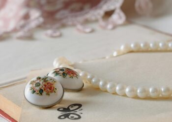 Düğme / Müjgan Ersuna