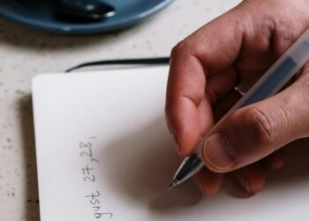 Ağustos Sancısı / Ayfer Kayaaltı