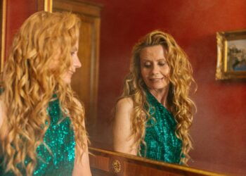 Aynadaki Kadın / Kevser Yıldızhan