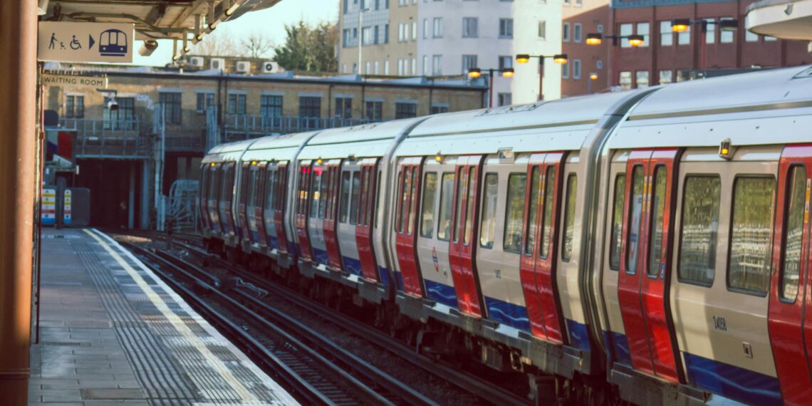 Oluyorum, Ölüyorum / Nevin Erkan