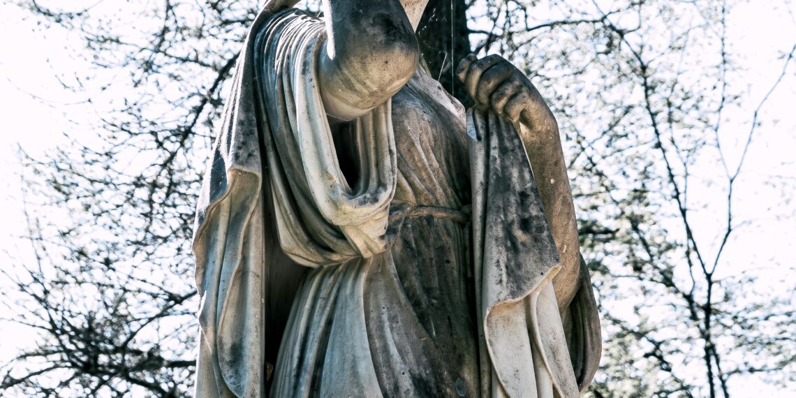 Justus: Sarsılmaz Alev / Deirdre