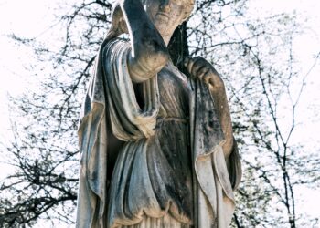 Justus: Sarsılmaz Alev / Deirdre