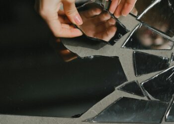 Kırık Aynalar / Rahime Özden