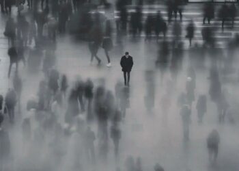 Sessiz Kalabalıkta Yankılar