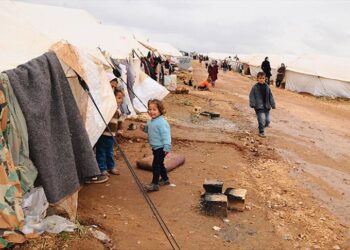 Gülümseyen Yüzlerin Ardındaki Sessiz Çığlık