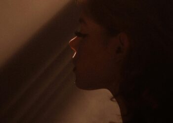 Tutsak / Tuğba Tektaş Azger