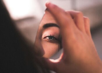 Gerçekliğin Perdesi / Derya Kılınç