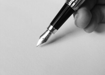 Bir Kalem Bir Beyaz Kağıt /  Dilara Pınar Arıç