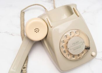 Eyvah, Misafir Geliyor: Toz Alınır, Telaş Kalır / Kevser Yıldızhan