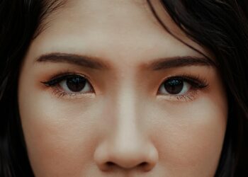 Şiir Gözlüm / Melek Sarıaydın