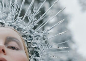 Taştan Yüzünde / Nevin Erkan