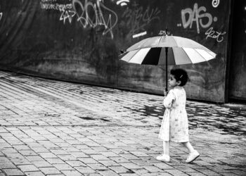 Zamanın Sesinden / Ayşe Aydın